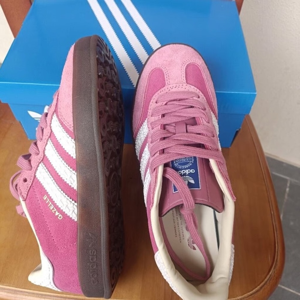 💙✨Women's Adidas Gazelle Indoor Almost Pink Gum Shoes 🔴 - Picture 5 of 5